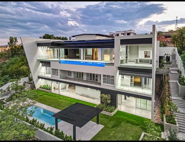 4 BEDROOM HOUSE FOR SALE IN WATERKLOOF RIDGE